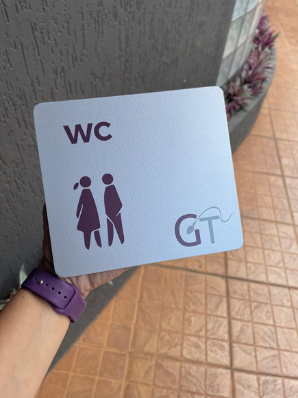 Placa Identificação de Wc - Banheiro - Modelo Caulim 16x18