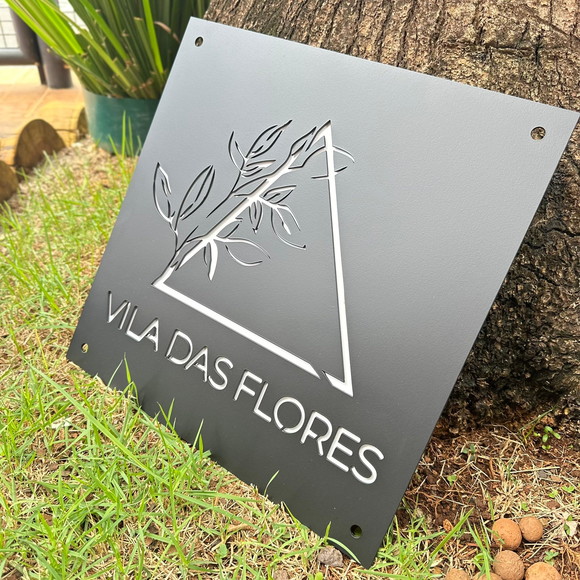 Placa Metálica com Logotipo Personalizado Vazado 30x35