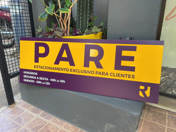 Placa Pare - Estacionamento Exclusivo - Modelo Caulim 82x30