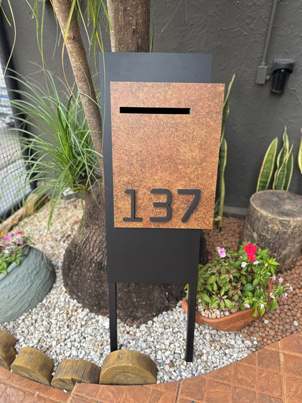 Totem Residencial Acm com Corten 40,5x85 Cx Correio P Jardim