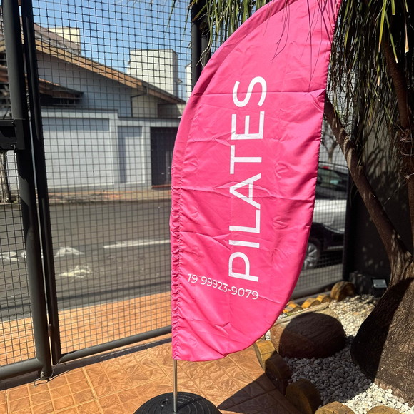 Wind Banner com Haste Metálica e Piso