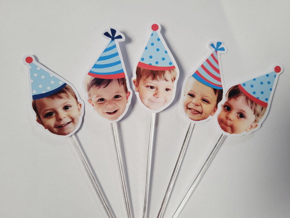Topper de Docinho Rostinho do Bebê com Foto e Chapeuzinho - Imagem 3