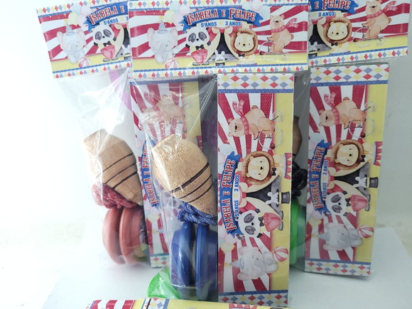 Kit Diversão Circo Vintage Pião Ioiô e Dominó Lembrancinha