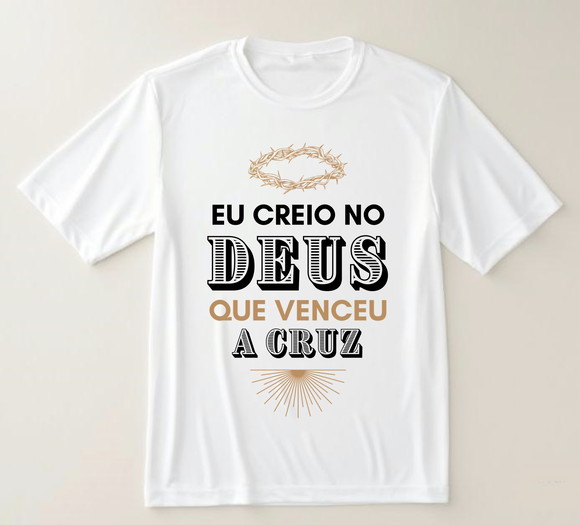 Camiseta Religiosa Eu Creio no Deus Que Venceu a Cruz
