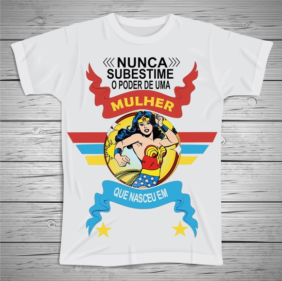 Camiseta Nunca Substime o Poder de Uma Mulher Nascida