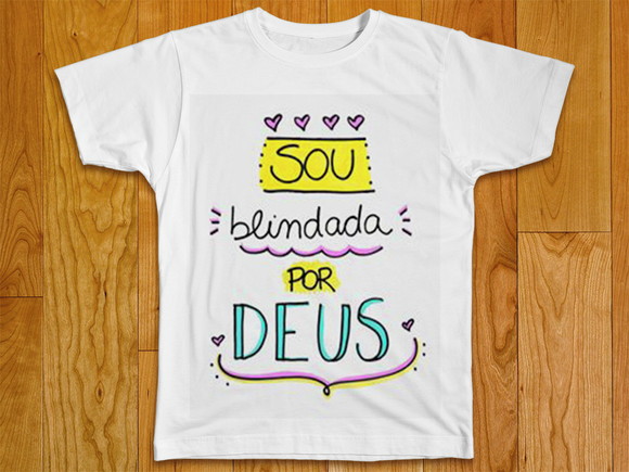 Camiseta Religiosa Sou Blindada por Deus