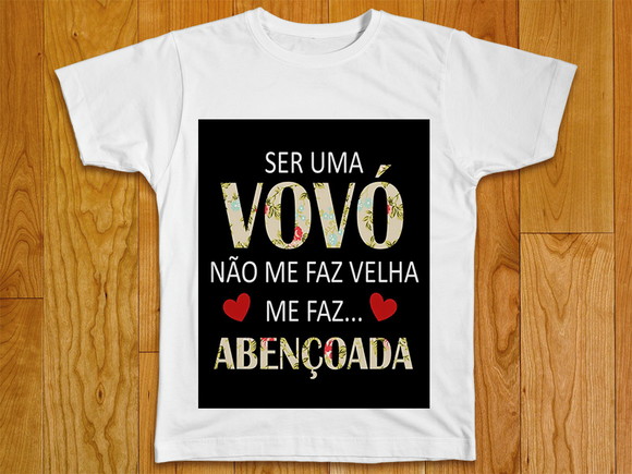 Camiseta Ser Uma Vovó Não Me Faz Velha