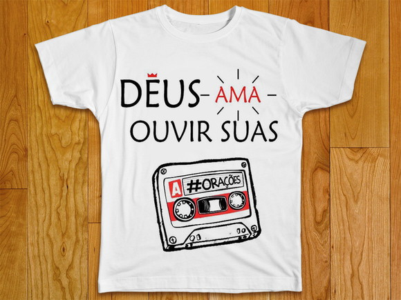Camiseta Deus Ama Ouvir Suas Orações