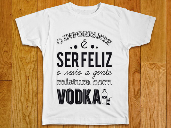 Camiseta Divertida O Importante É Ser Feliz