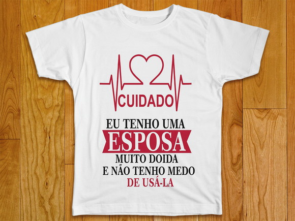 Camiseta Eu Tenho Uma Esposa Muito Doida