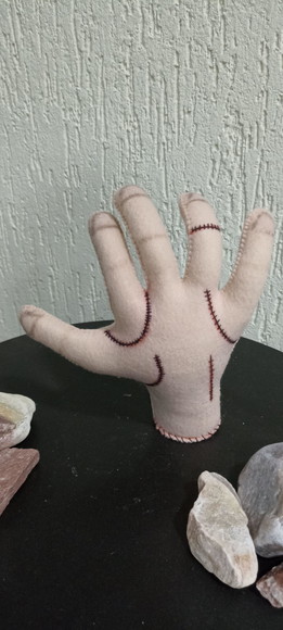 Mãozinha Wandinha - Prende no Ombro