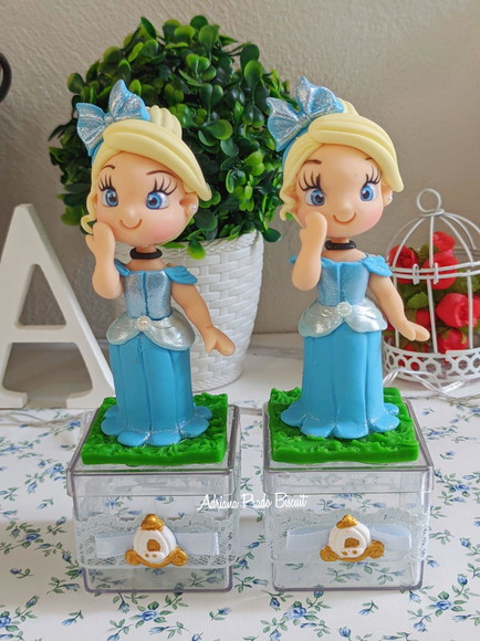 Caixa Acrílica Personalizada Princesas em Biscuit
