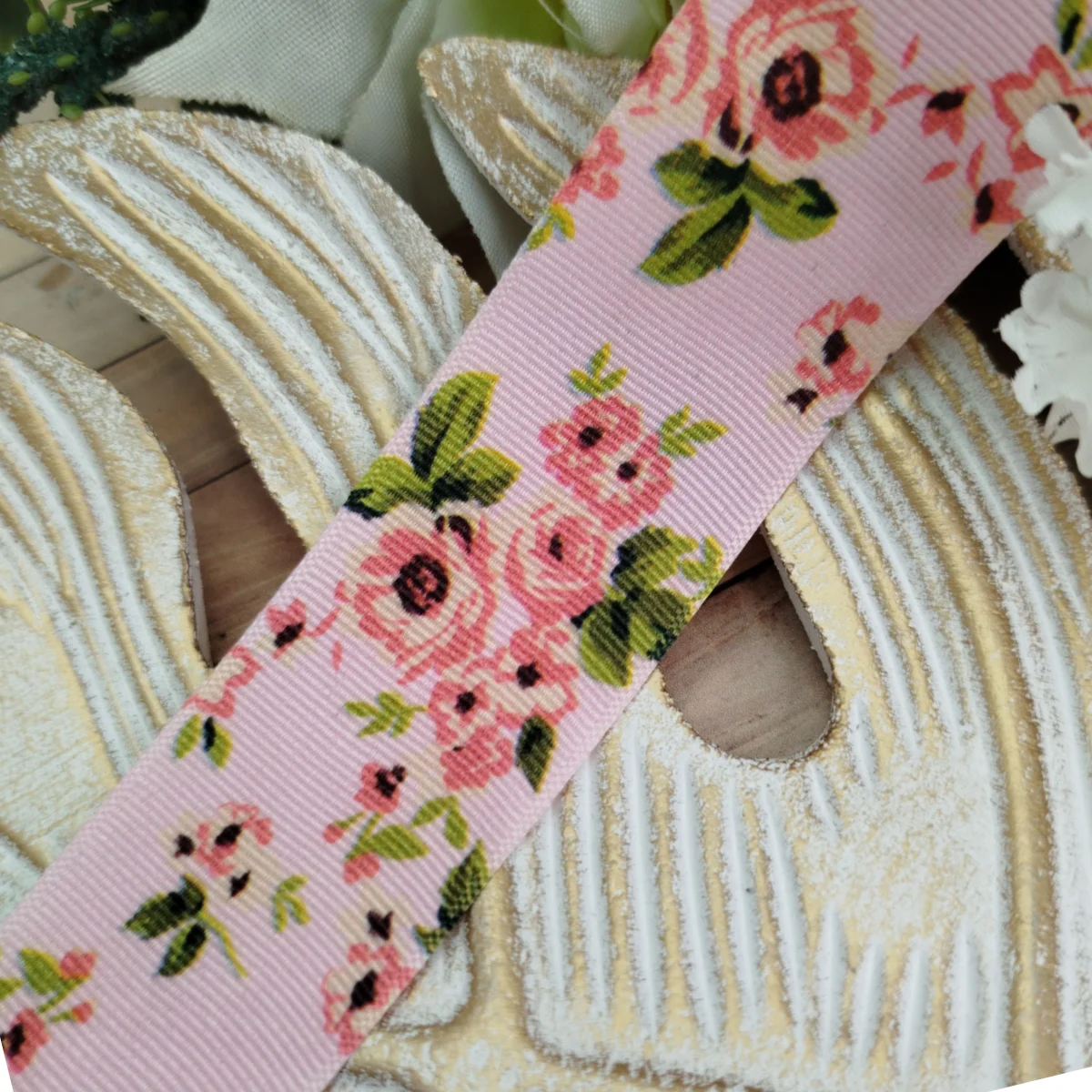Fita Gorgurão 38mm No 09 Estampa Rosinhas Coral em Fundo Rosa - Imagem 2