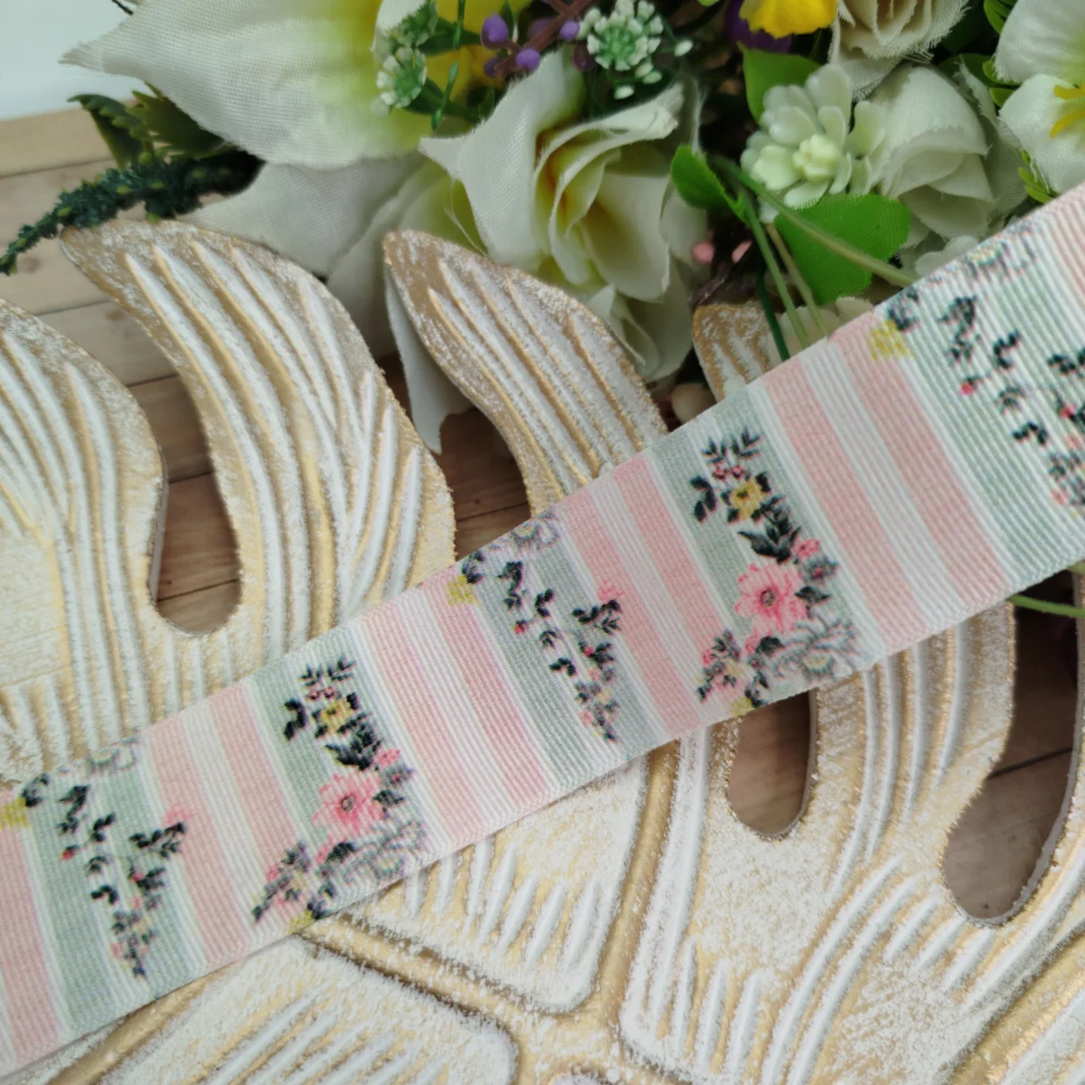 Fita Gorgurão 38mm No 09 Estampa Listras Pastel com Flores Delicadas - Imagem 2