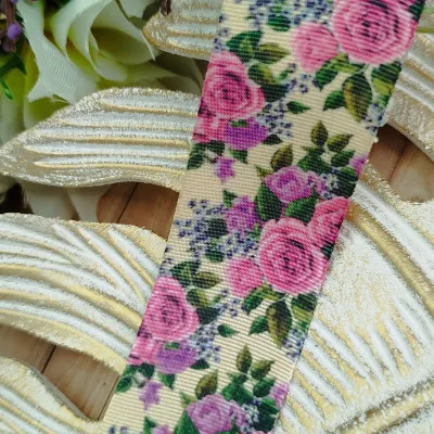 Fita Gorgurão 38mm No 09 Estampa Buquês de Rosas em Fundo Bege