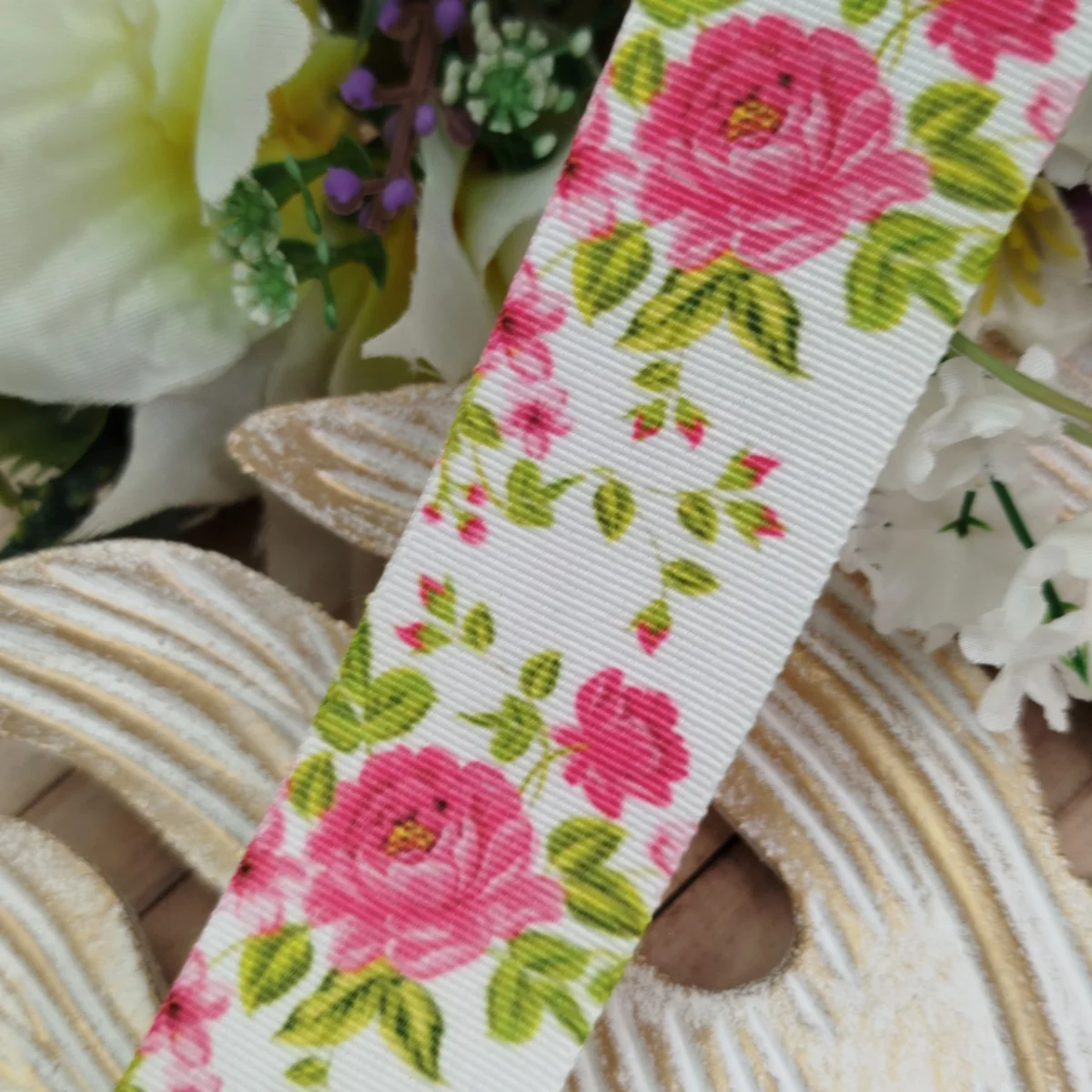 Fita Gorgurão 38mm No 09 Estampa Rosas Pink Country em Fundo Branco