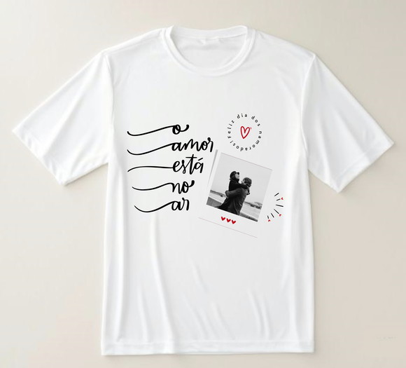 Camiseta o Amor Está no Ar Personalizada com Foto