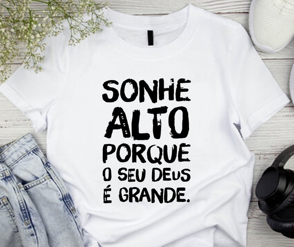 Camiseta Sonhe Alto Porque O Seu Deus É Grande