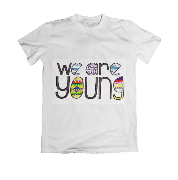 Camiseta Unissex We Are Young