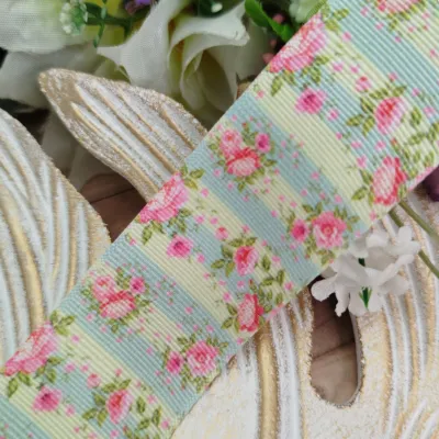 Fita Gorgurão 38mm No 09 Estampa Mini Rosas em Listras Baunilha e Verde Claro