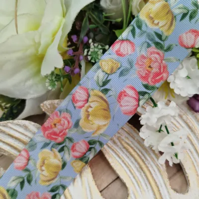 Fita Gorgurão 38mm Estampa Tulipas Coral e Amarelo em Fundo Azul Claro