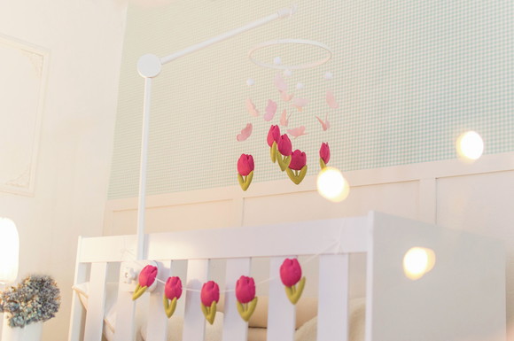 Móbile Tulipas, Varal de Flores para Berço (inclui Suporte)