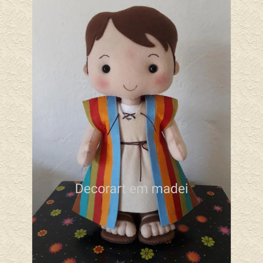 José e a Túnica Colorida Boneco Decoração em Feltro - Imagem 1