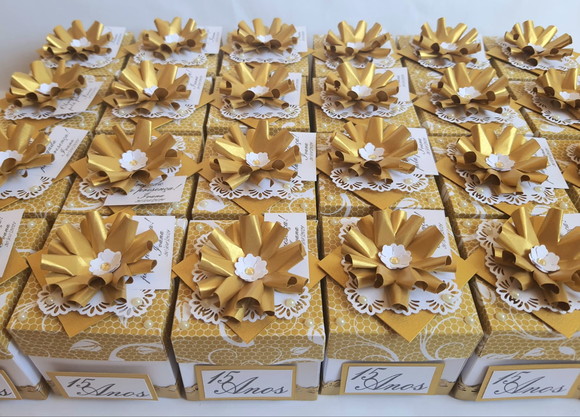 Caixa/lembrancinha para Festa Dourado e Branco - Imagem 4