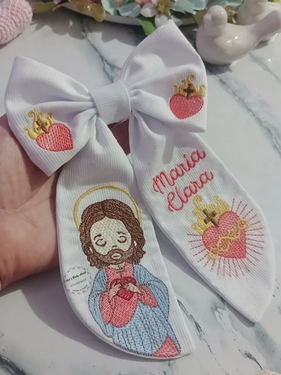 Laço Religioso Infantil Sagrado Coração de Jesus Personalizado com Nome Bordado Exclusivo - Imagem 5