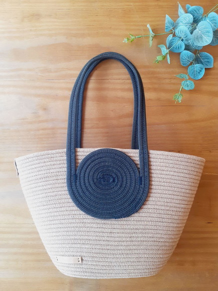 Bolsa em Cordão de Algodão Caramelo com Preto