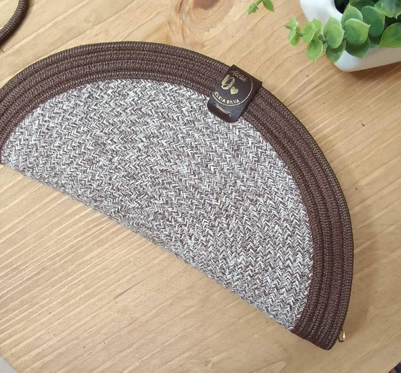 Clutch Meia Lua com Alça