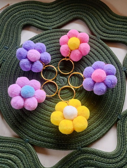 Kit 10 Chaveiros Florzinha Pompom