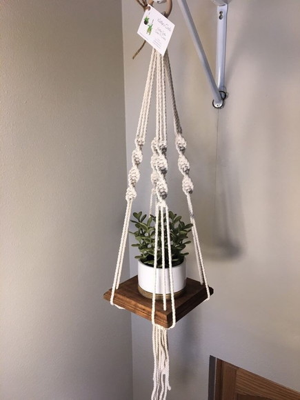 Prateleira Plant Hanger em Macramê
