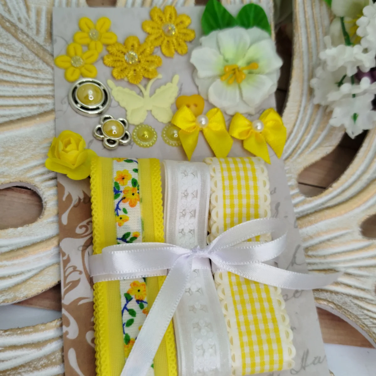 Cartela de Fitas e Enfeites Coordenados Tons Amarelo para Customização, Artesanato e Scrap - Imagem 3