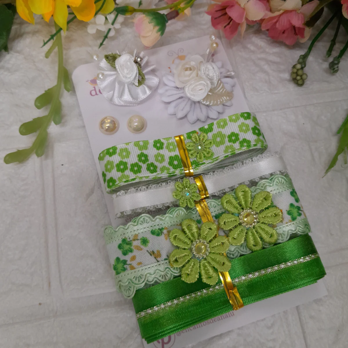 Mix de Aviamentos e Apliques Coordenados Tons Verde e Branco para Customização, Artesanato e Scrap - Imagem 2