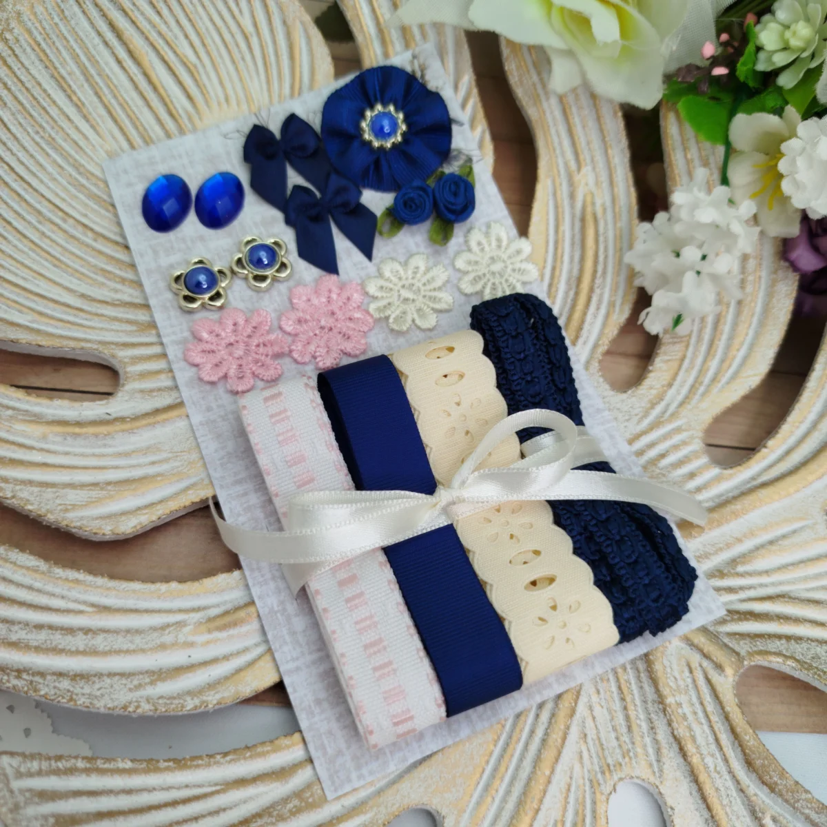 Kit de Aviamentos e Enfeites Coordenados Tons de Bege, Azul e Rosa para  Artesanato e Scrap - Imagem 4