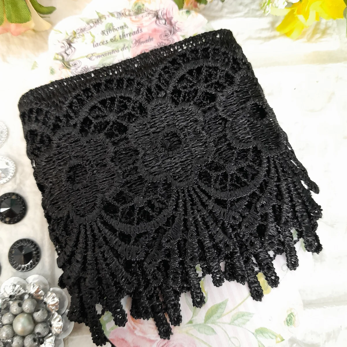 Kit de Renda Guipir Preta e Chatons Coordenados Prata para Artesanato,  Scrap e Customização - Imagem 4