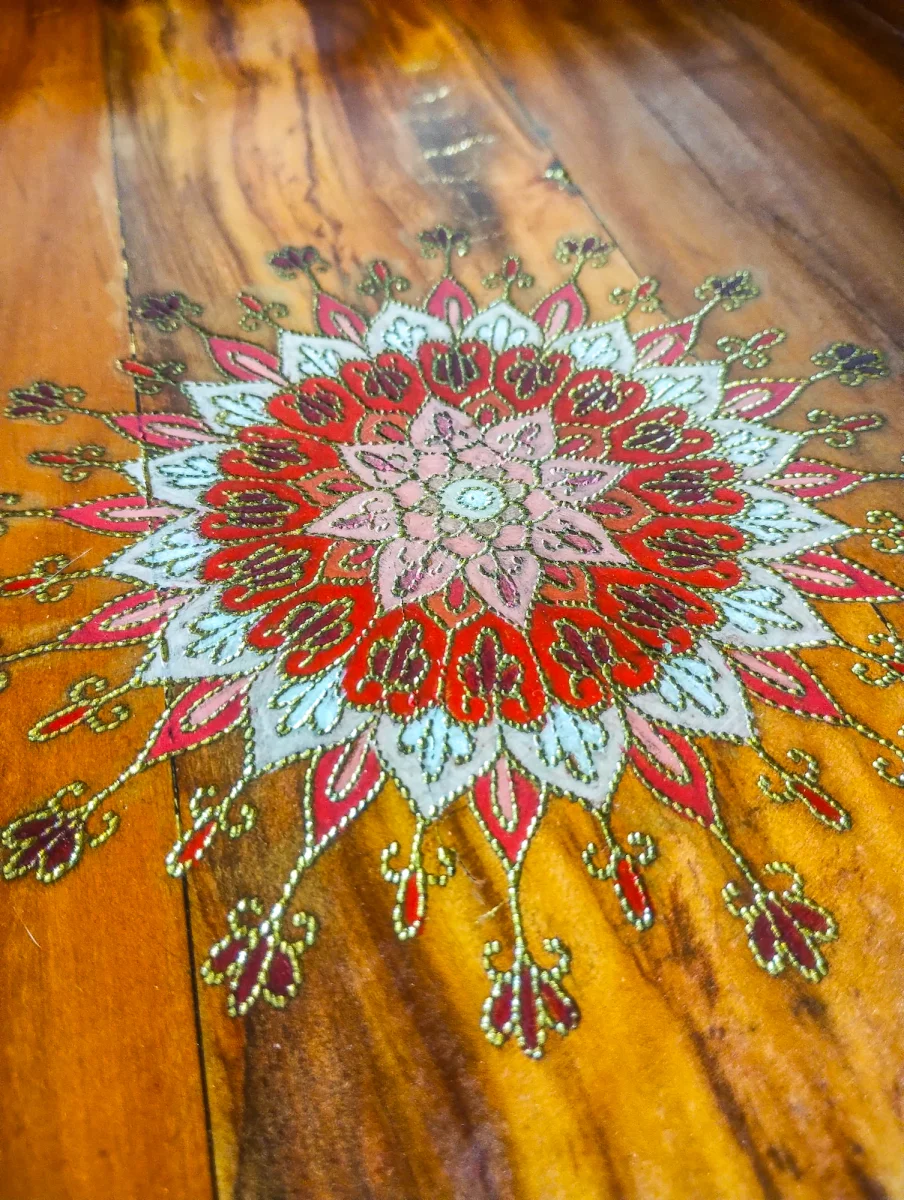 Bandeja de madeira de demolição decorativa Peroba Rosa mandala pequena - Imagem 2