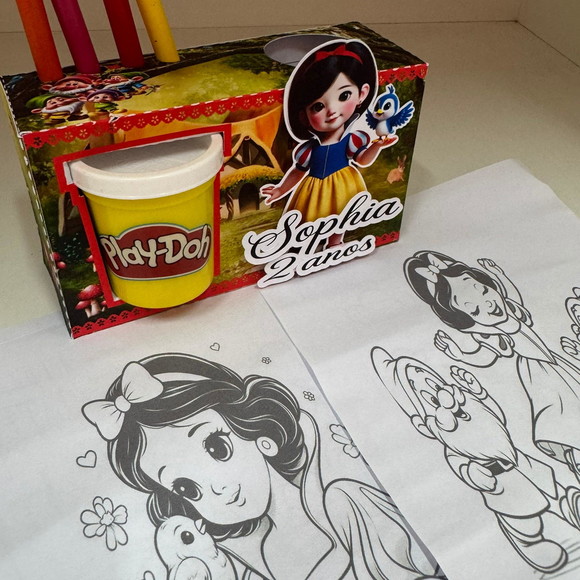 Kit para Colorir com Giz de Cera e Massinha Branca de Neve - Imagem 2