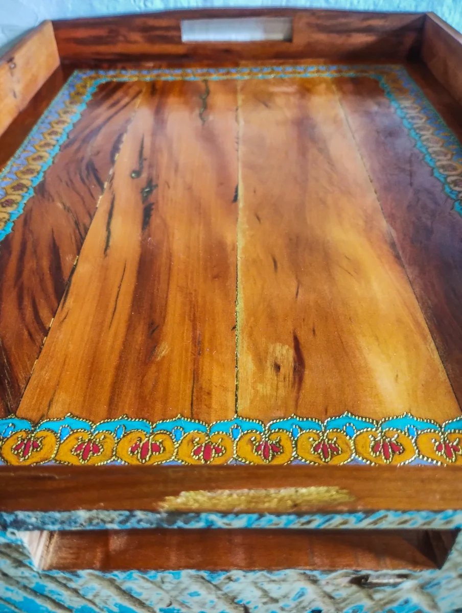 Bandeja de madeira de demolição decorativa Peroba Rosa com borda - Imagem 2