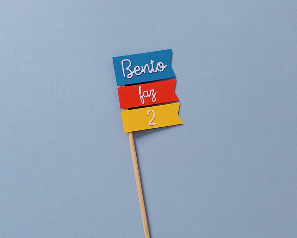 Topper de Bolo sem Tema Bandeirinhas com Texto Personalizado
