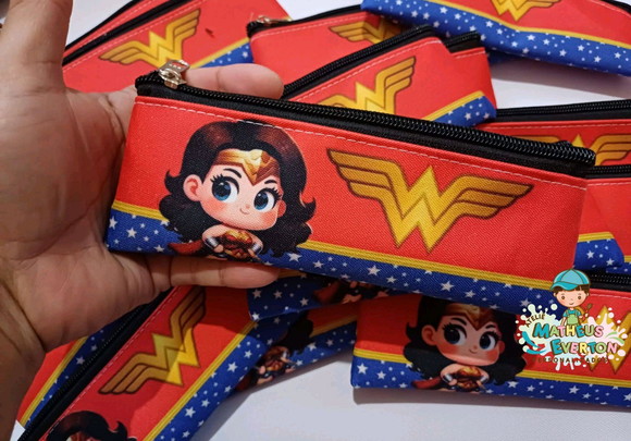 25 Estojos Slim Personalizado Mulher Maravilha Tam: 19x7cm - Imagem 4