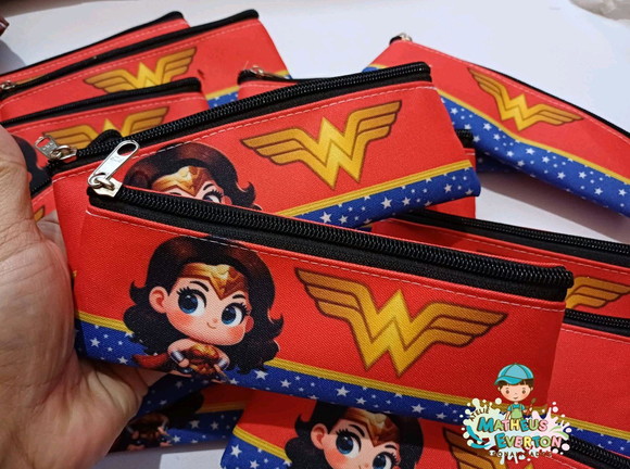 25 Estojos Slim Personalizado Mulher Maravilha Tam: 19x7cm - Imagem 5