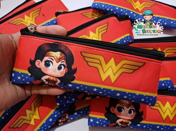 25 Estojos Slim Personalizado Mulher Maravilha Tam: 19x7cm - Imagem 3