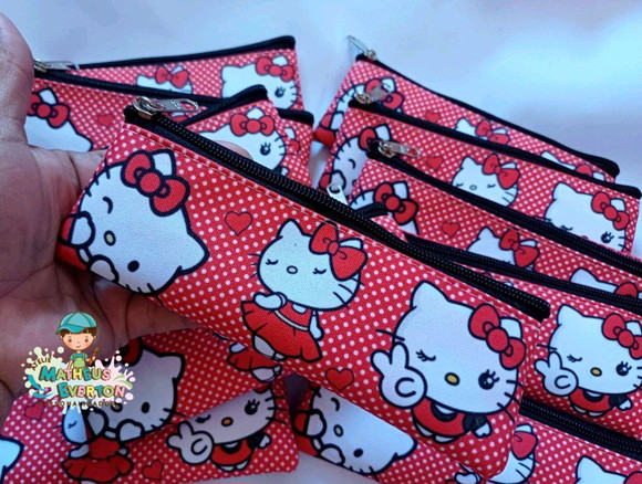 45 Estojos Slim Hello Kitty Vermelha Tam: 19x7cm - Imagem 3