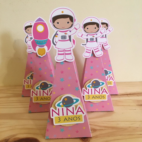 Caixa Pirâmide Astronauta Menina - Imagem 3