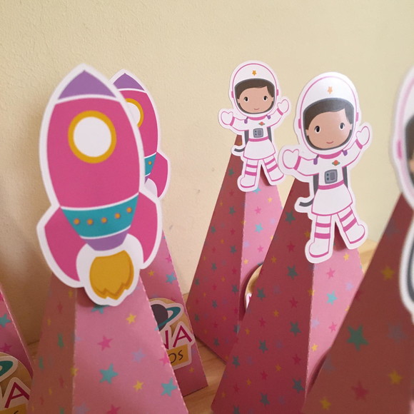 Caixa Pirâmide Astronauta Menina - Imagem 4