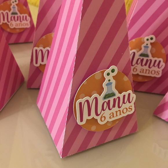 Caixa Pirâmide Cientista Menina - Imagem 2