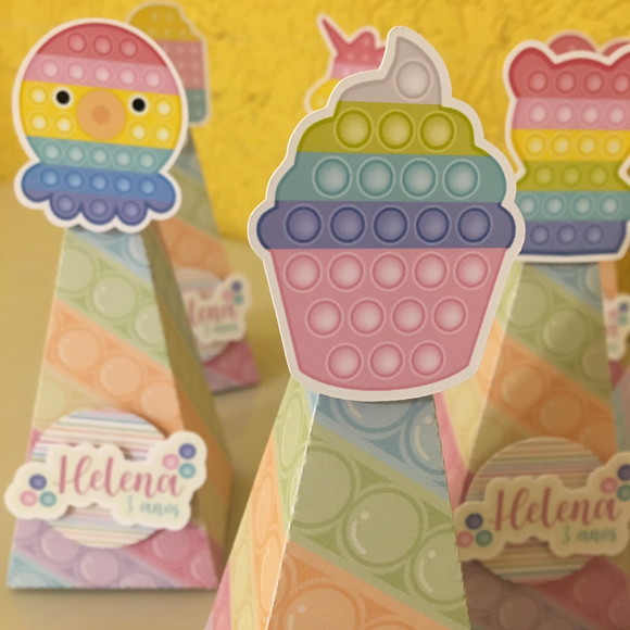 Caixa Pirâmide Festa Pop It - Imagem 3