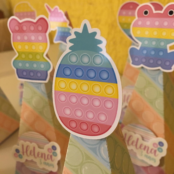 Caixa Pirâmide Festa Pop It - Imagem 5